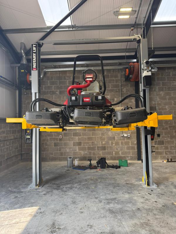 Giving Golf Clubs a Lift!